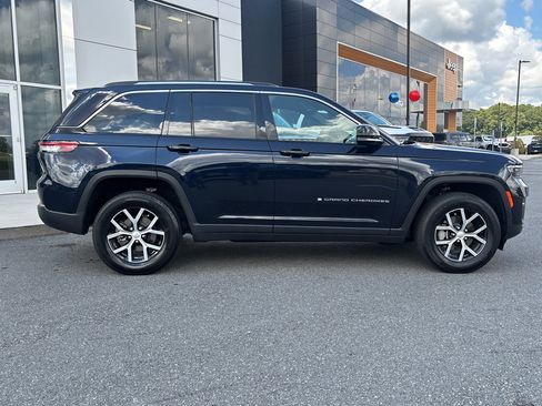 Used 2024 Jeep Grand Cherokee Limited RWD image 5