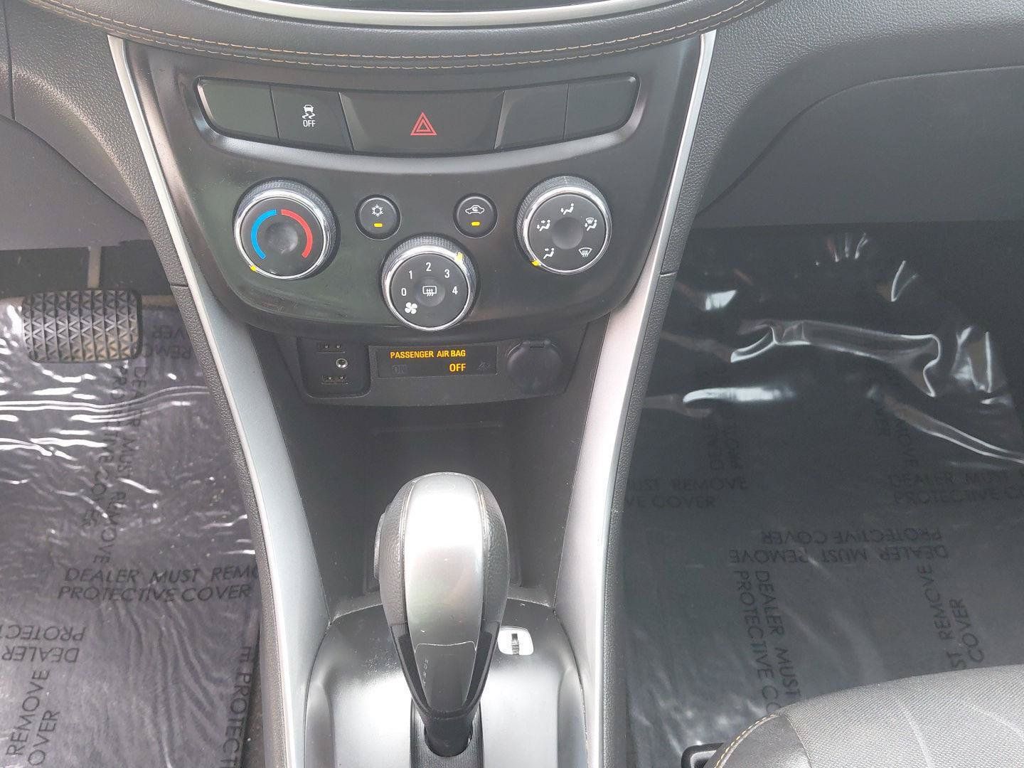 Used 2019 Chevrolet Trax LT w/ LT Convenience Package FWD image 28