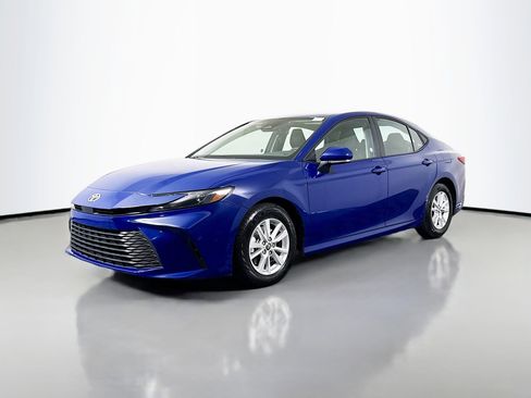 Used 2025 Toyota Camry LE FWD image 4