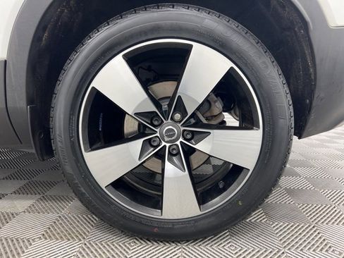 Used 2020 Volvo XC40 T5 Momentum w/ Protection Package Premier image 14