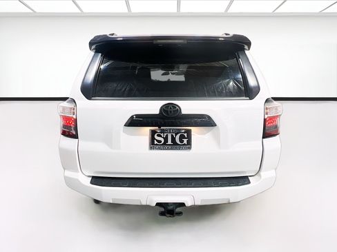 Used 2020 Toyota 4Runner Venture w/ Moonroof Package AWD/4WD image 5