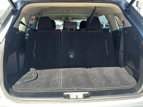 Used 2020 Toyota Highlander LE image 14