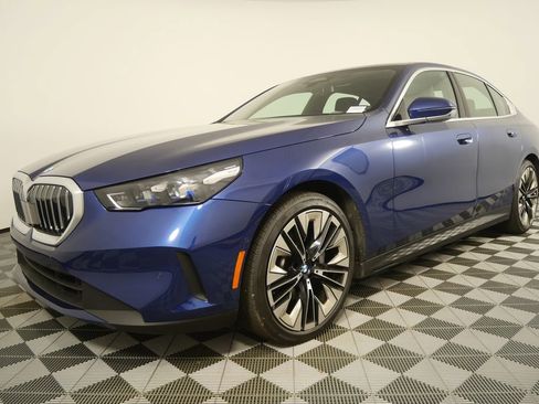 Certified 2025 BMW 530i image 4