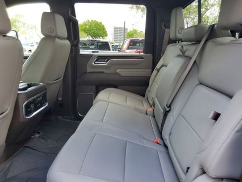 Used 2025 GMC Sierra 2500 SLT w/ SLT Premium Package image 12