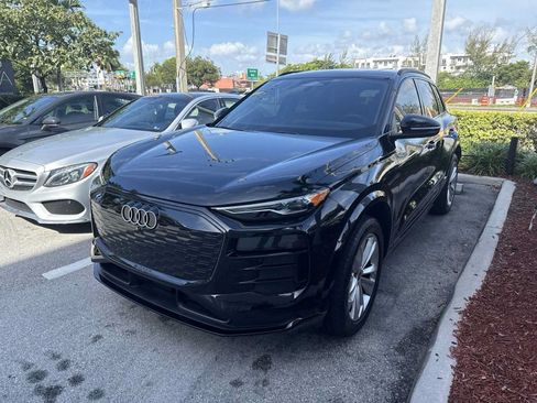 Used 2025 Audi Q6 e-tron Premium w/ Convenience Package RWD image 3