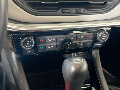 Used 2022 Jeep Compass Limited image 15