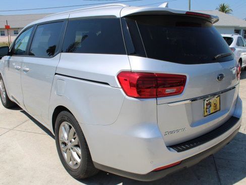 Used 2021 Kia Sedona EX image 3