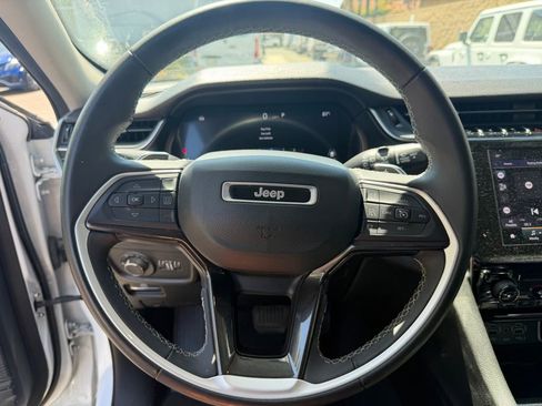 Certified 2023 Jeep Grand Cherokee Laredo RWD image 22