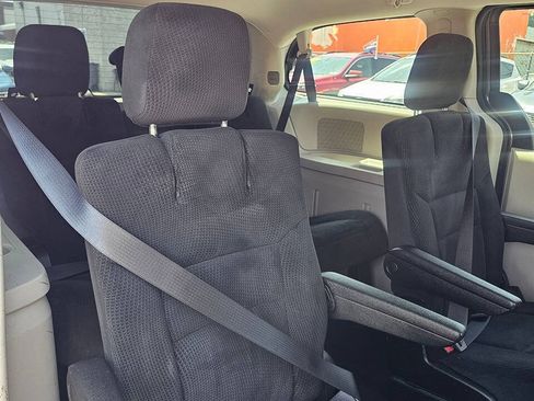 Used 2017 Dodge Grand Caravan SE FWD image 9