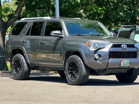 Used 2018 Toyota 4Runner SR5 Premium AWD/4WD image 9