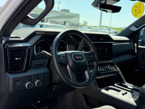 Used 2024 GMC Sierra 2500 AT4 w/ AT4 Premium Plus Package AWD/4WD image 4