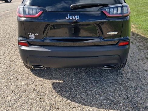 Used 2019 Jeep Cherokee Latitude w/ Popular Appearance Group AWD/4WD image 4