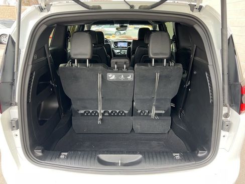 Used 2021 Chrysler Pacifica Touring-L w/ S Appearance Package image 27