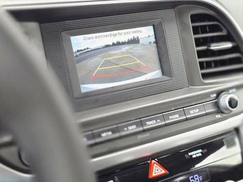 Used 2020 Hyundai Elantra SE w/ Cargo Package (C1) image 15