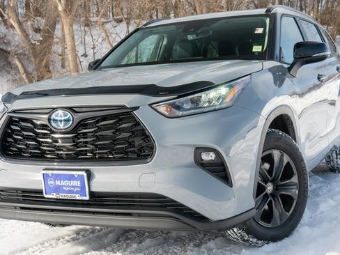 Used 2024 Toyota Highlander XLE image 1