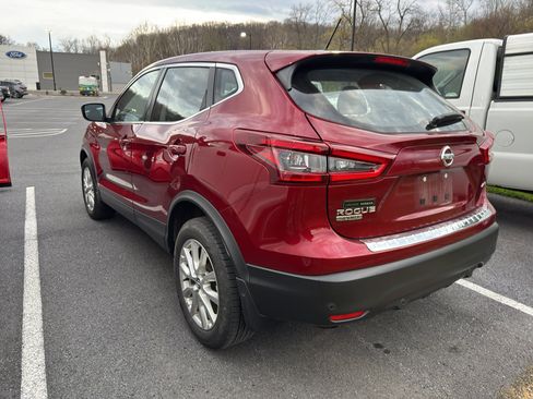 Used 2022 Nissan Rogue Sport S image 9