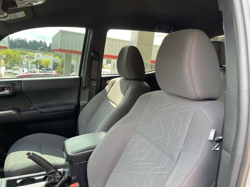 Certified 2018 Toyota Tacoma TRD Off-Road w/ Technology Package AWD/4WD image 16