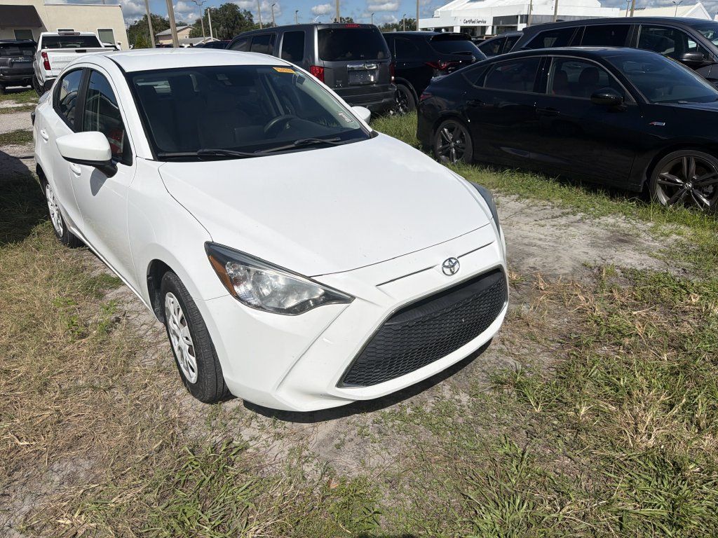 Used 2019 Toyota Yaris L FWD image 4