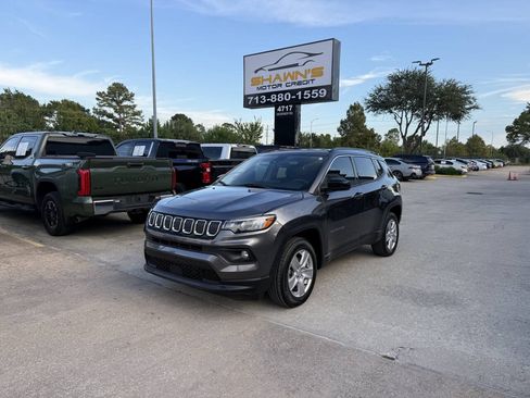 Used 2022 Jeep Compass Latitude AWD/4WD image 3