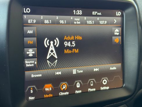 Used 2023 Jeep Renegade Latitude AWD/4WD image 17