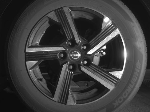 Used 2025 Nissan Sentra SV FWD image 14