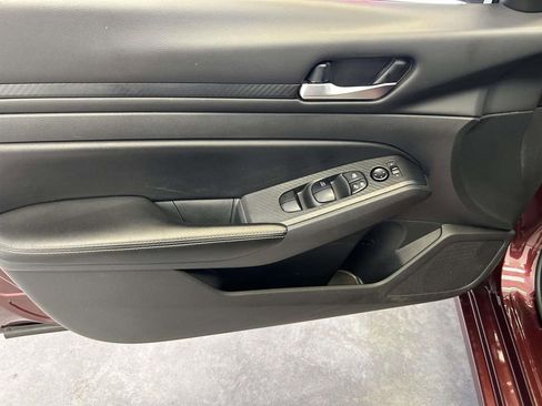 Used 2024 Nissan Altima 2.5 SV FWD image 16
