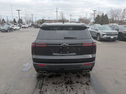 Used 2024 Chevrolet Traverse LT w/ Midnight/Sport Edition image 4