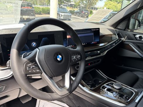 Used 2026 BMW X5 xDrive40i AWD/4WD image 11
