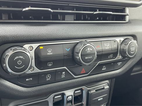 New 2025 Jeep Gladiator Sport image 15