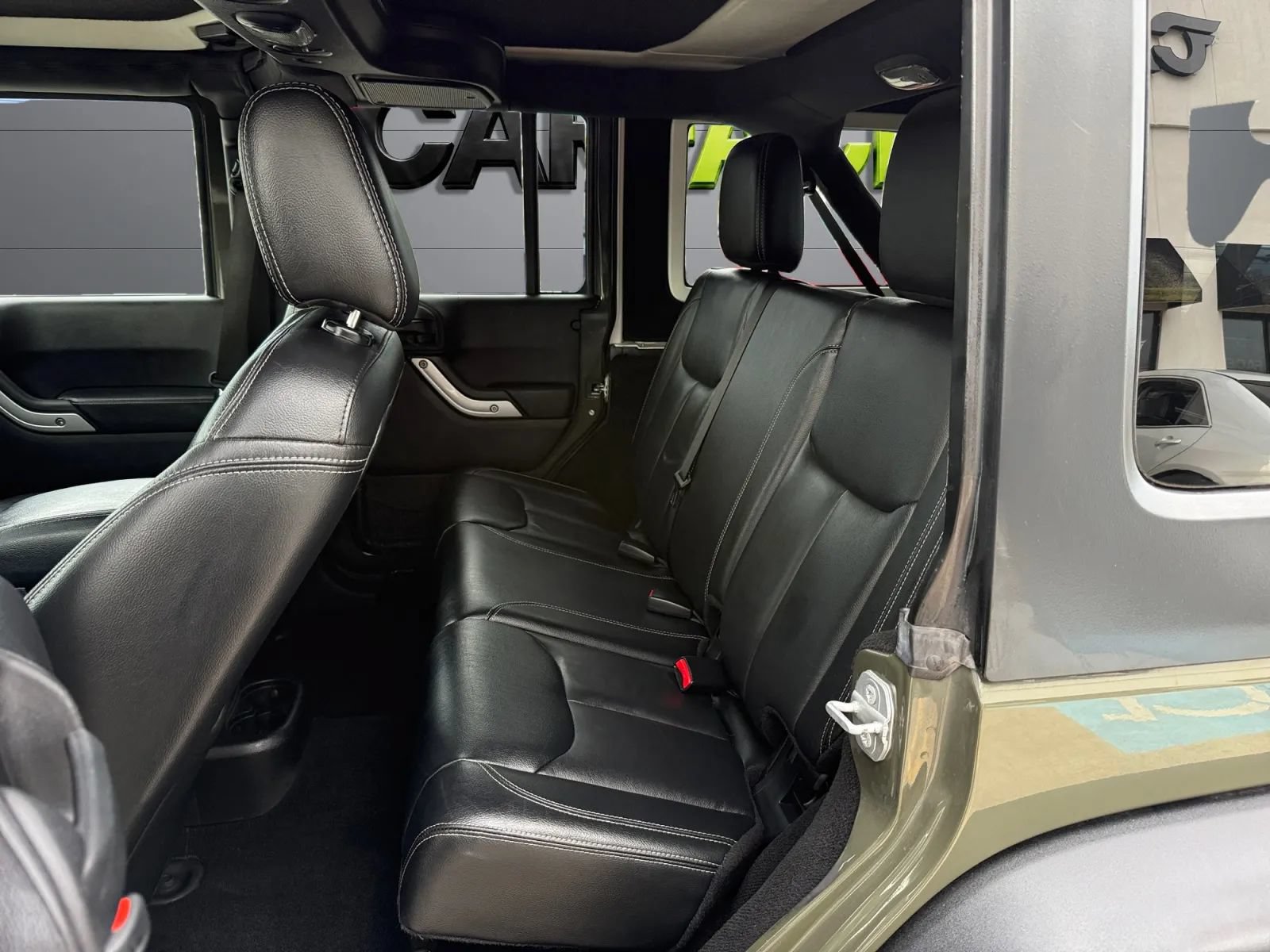 Used 2015 Jeep Wrangler Unlimited Rubicon AWD/4WD image 19