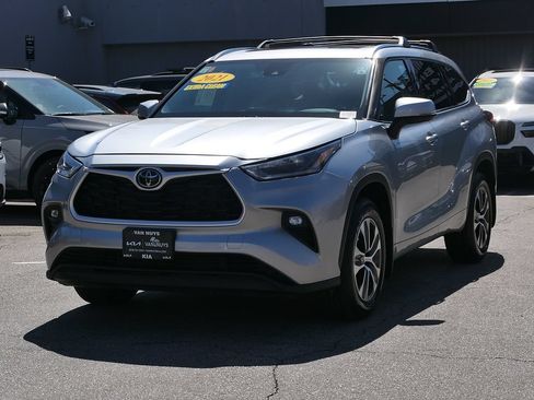 Used 2021 Toyota Highlander XLE FWD image 7