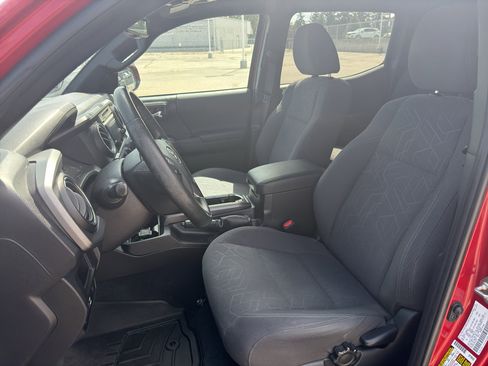 Used 2016 Toyota Tacoma TRD Off-Road AWD/4WD image 9
