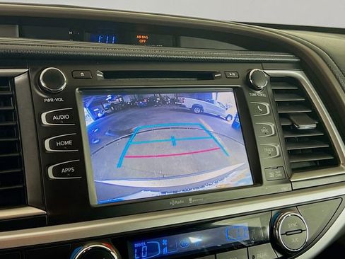 Used 2015 Toyota Highlander XLE AWD/4WD image 15