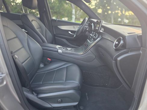 Used 2019 Mercedes-Benz GLC 300 w/ Premium Package image 13