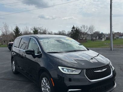 Used 2024 Chrysler Pacifica Touring-L