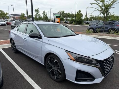 Used 2024 Nissan Altima 2.5 SR FWD image 5