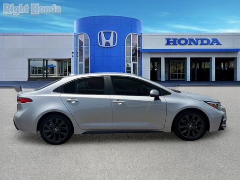 Used 2025 Toyota Corolla SE FWD image 8