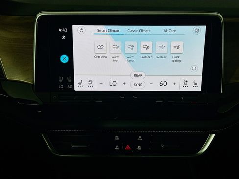 Used 2025 Volkswagen Atlas SE image 24