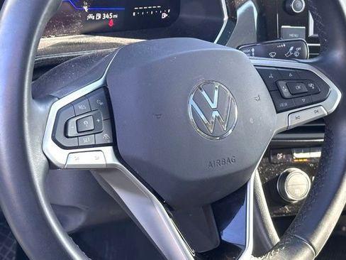 Used 2023 Volkswagen Jetta SE w/ Panoramic Sunroof Package FWD image 9