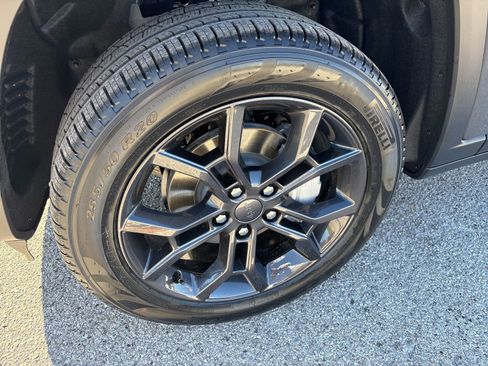 New 2025 Jeep Grand Cherokee Limited image 22