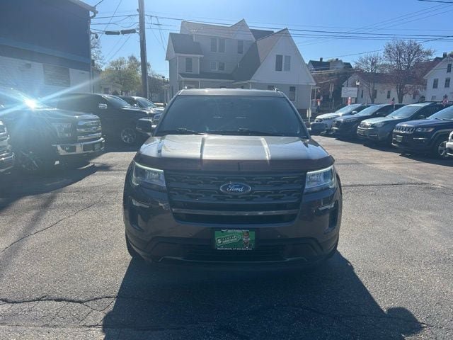 Used 2019 Ford Explorer XLT w/ Equipment Group 202A AWD/4WD image 3