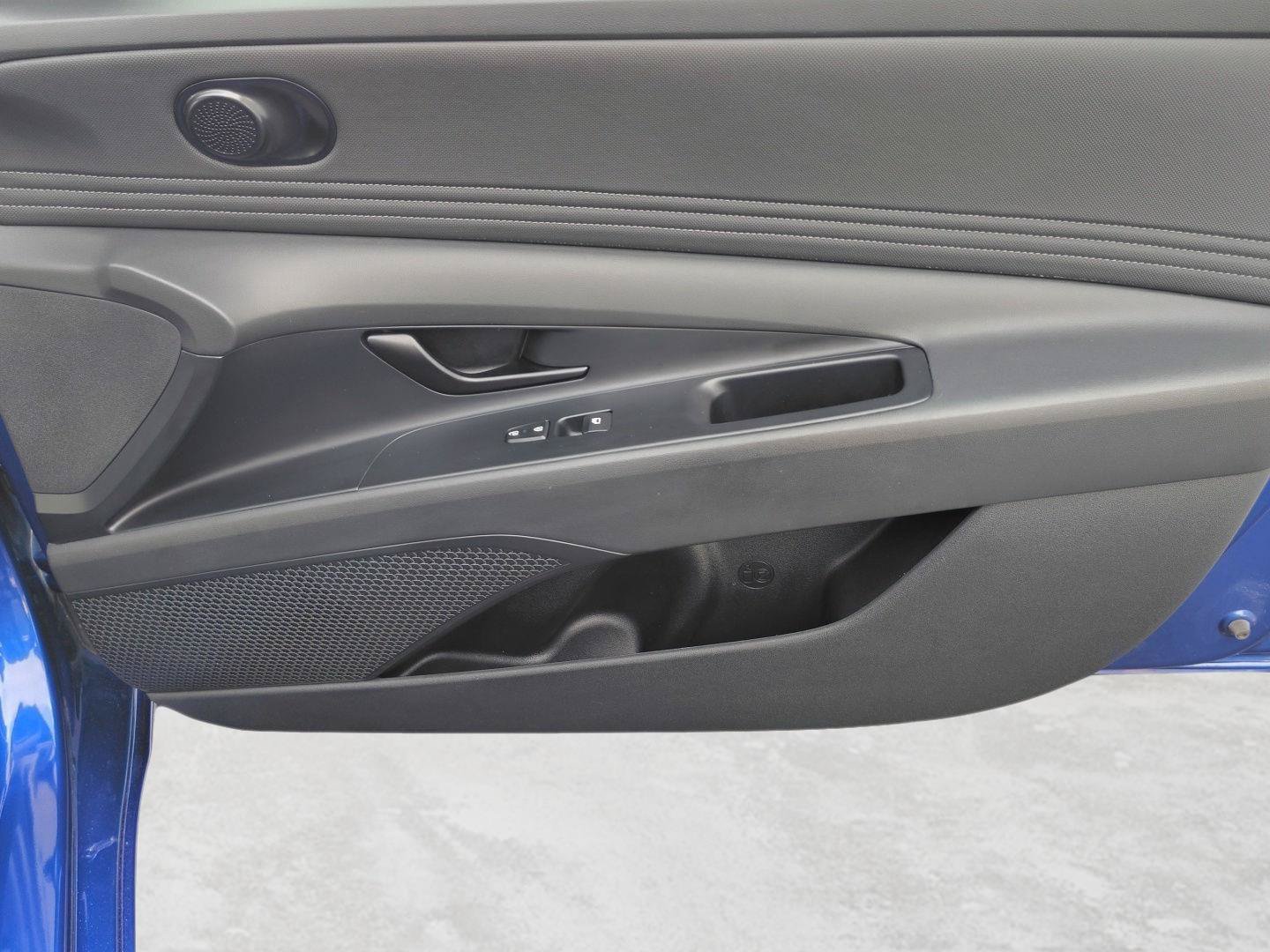 Used 2025 Hyundai Elantra SEL FWD image 22