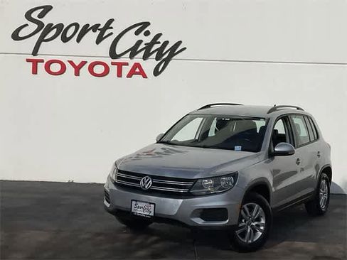 Used 2017 Volkswagen Tiguan S image 1