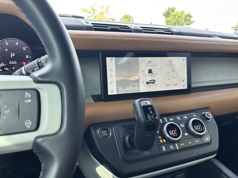 Used 2023 Land Rover Defender 90 X-Dynamic SE AWD/4WD image 31
