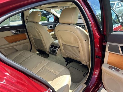 Used 2010 Jaguar XF Luxury RWD image 15