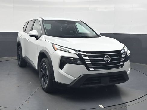 Used 2025 Nissan Rogue SV FWD image 13
