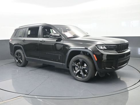 Used 2023 Jeep Grand Cherokee L Laredo RWD image 8