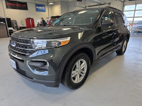 Used 2023 Ford Explorer XLT AWD/4WD image 6