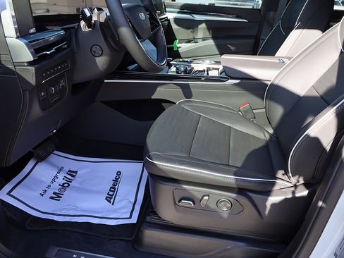 Used 2026 Cadillac Escalade ESV Sport w/ Touring Package image 11