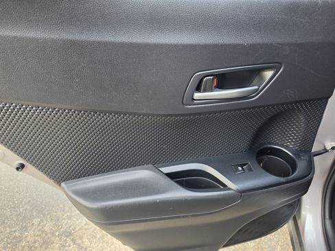 Used 2019 Toyota C-HR LE FWD image 18